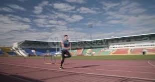 遭绝平后，53岁瓜帅怒了！贴面咆哮训斥曼城门将 勒脖+狂拍后脑勺